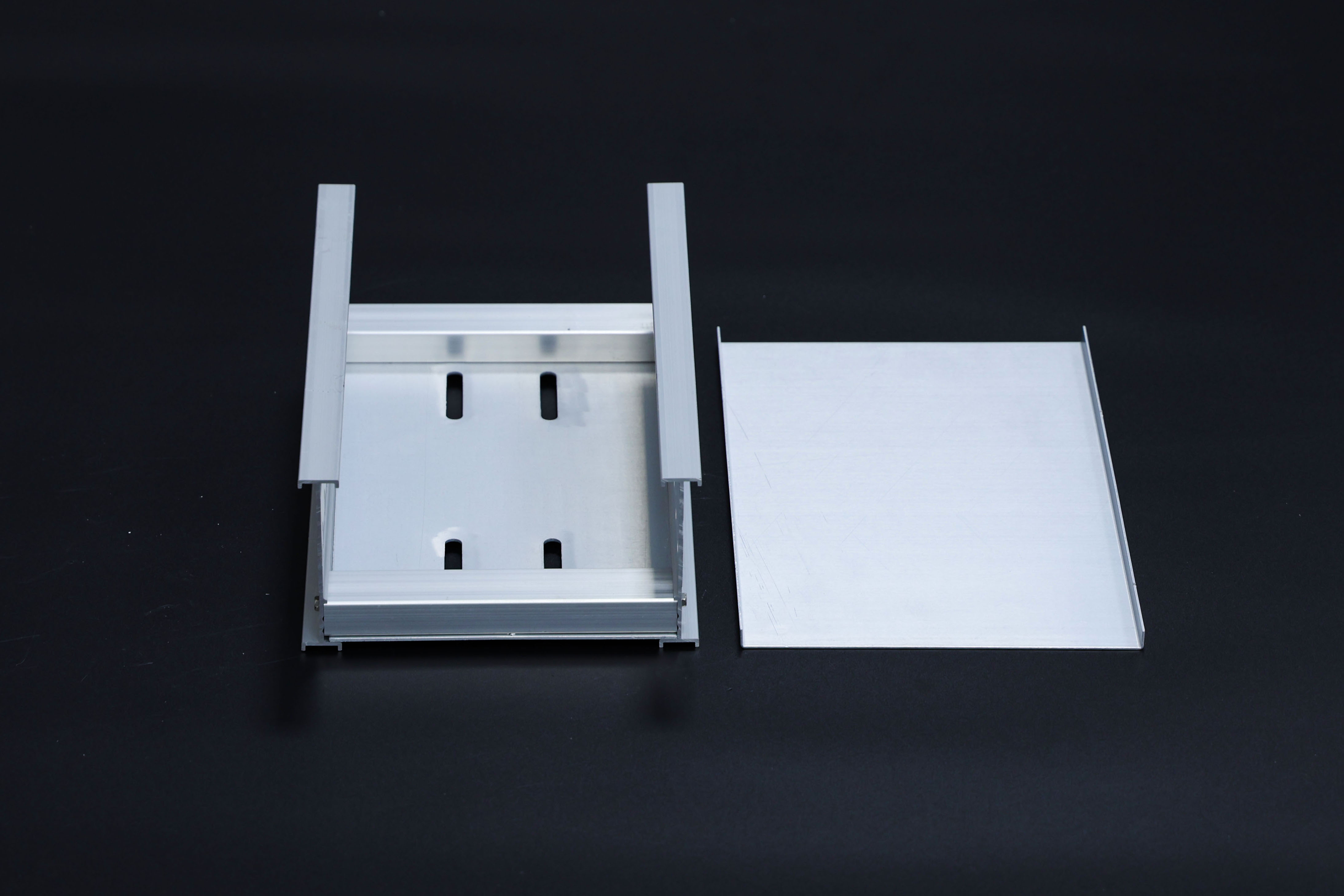 铝合金单帮托盘式桥架