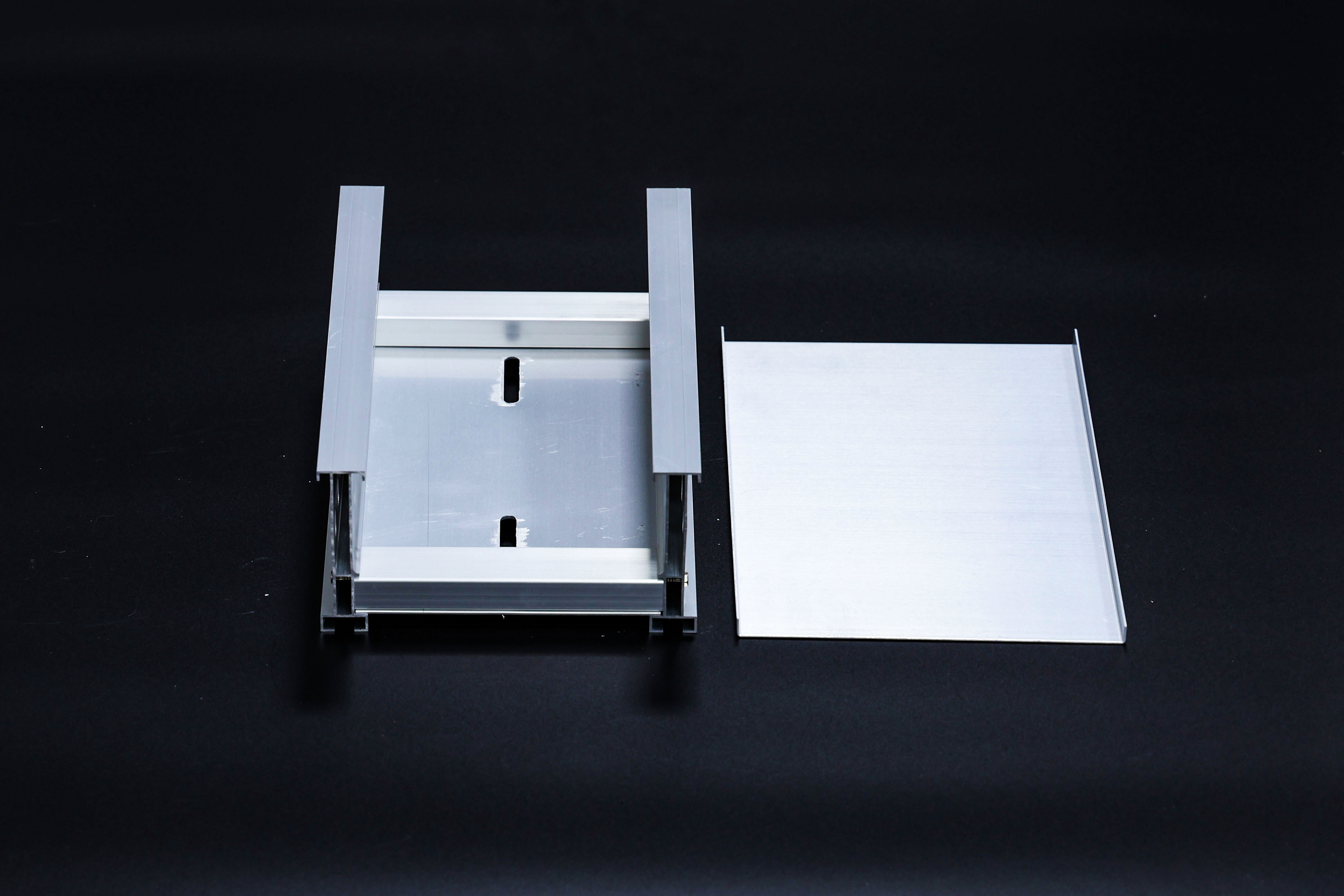 铝合金双帮托盘式桥架